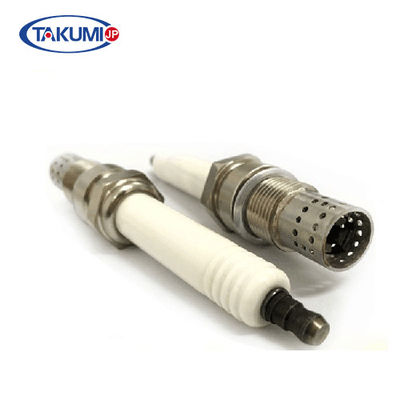 TS 16949銅の中心の電極を搭載するR10p3エンジンの点火プラグ